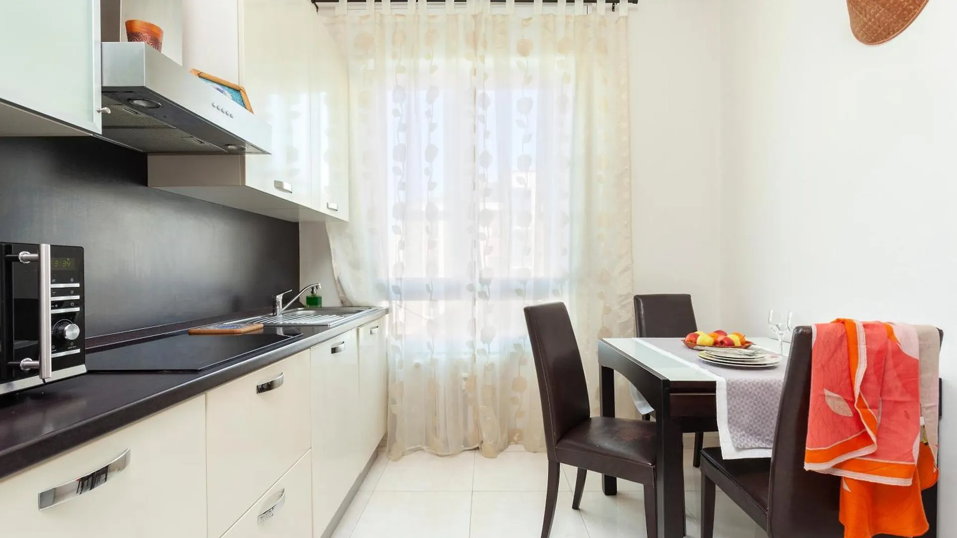 Apartment Two Spacious Bedrooms 1 Minute To Metro Stop Milan Italy